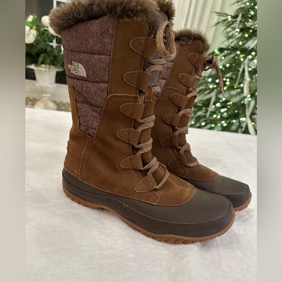 NWOT The North Face Primaloft Waterproof Fur Boots - Picture 2 of 5
